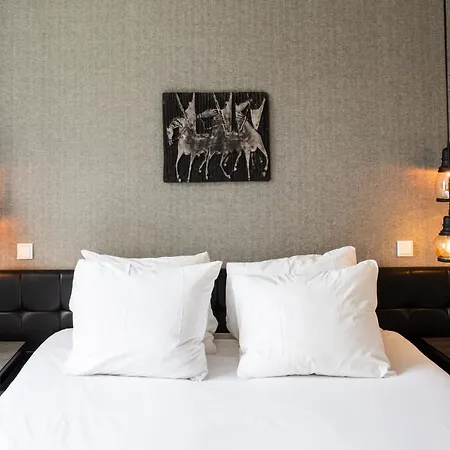 Weber Studio's Hotel 2*