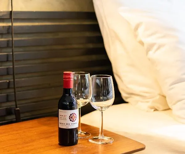 Weber Studio's Hotel 2*