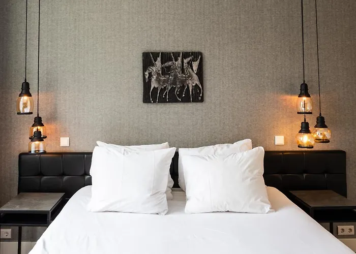 Weber Studio's Hotel 2*