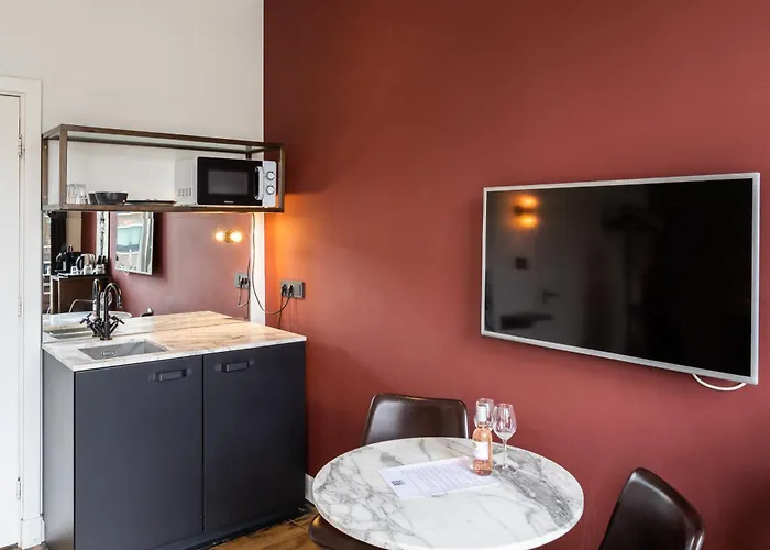 Weber Studio's Hotel 2*